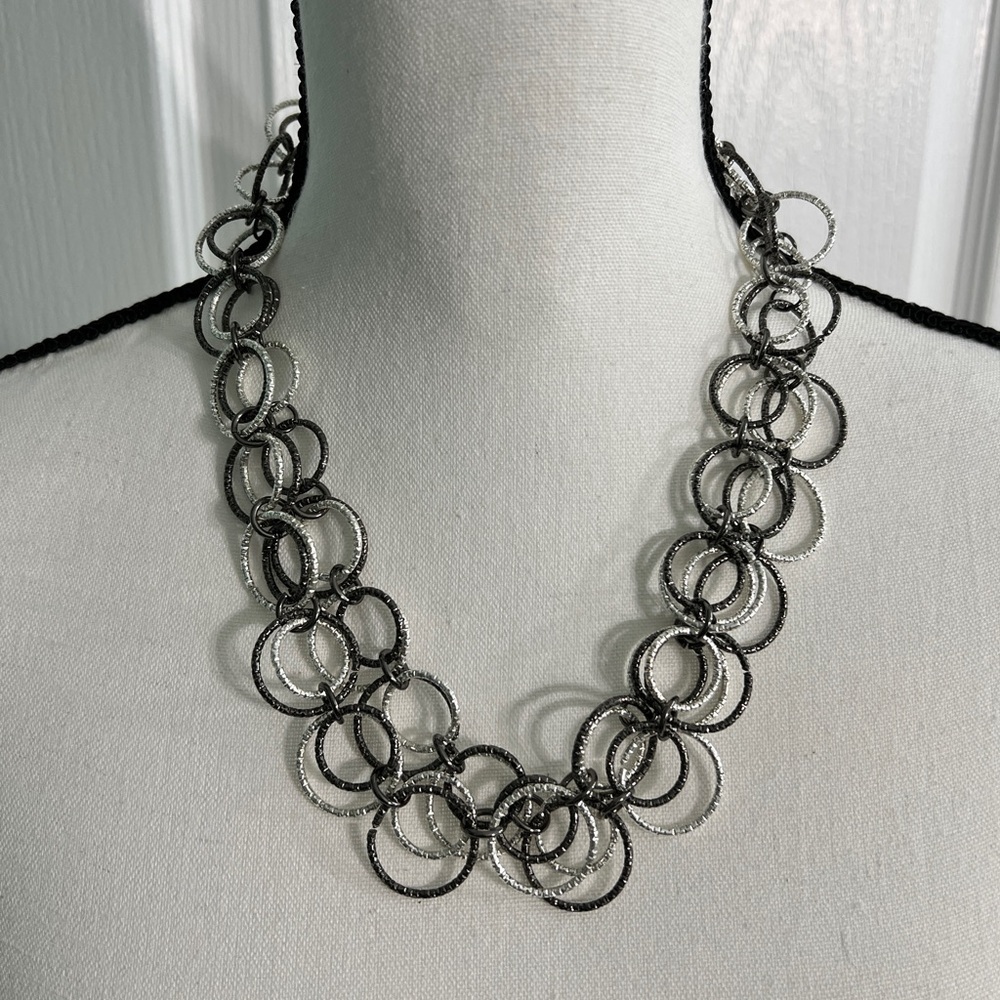 Elegant Silver and Black Chain Link Necklace, approx. 39” - Picture 8 of 10